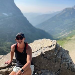 Meet your Posher, Caitlin